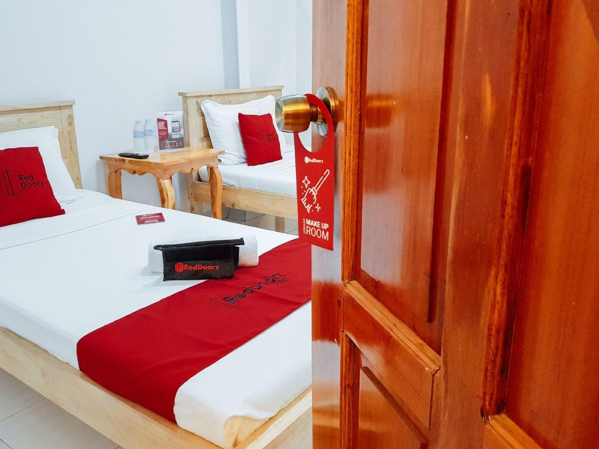 Hotel Reddoorz Near Ramiro Community Hospital Totolan Exteriér fotografie